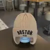 Conjunto quente de chapéu com proteção para as orelhas para bebês no outono e inverno, chapéu de tricô bordado para meninos e meninas, chapéu de lã para crianças, chapéu infantil à prova de frio