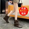 Botines de piel suave estilo Melard con plataforma interior, punta fina y detalle de hebilla, nueva colección otoño 2026 para mujer, botines de piel retro y dulce-cool