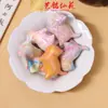 Figurilla de Gato de Orejas Largas con Laca de Ébano Yiming Xianyuan Laca Gato Curioso Adorno en Forma de Corazón de Ciervo