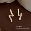 Pendientes Minimalistas Geométricos de Línea con Circonita, Pendientes de Esmalte Blanco Leche Estilo Francés, Pendientes de Nicho de Lujo Ligero de Alta Gama para Mujer