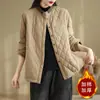 Fotos reales de la colección de invierno 2026: nuevo estilo, cuello de color bloqueado, chaqueta acolchada de algodón con patrón de diamantes artística y casual para mujer, corte holgado