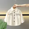 0964 Camisa de Primavera y Otoño para Niños 2026 Nuevo Estilo Camisa de Manga Larga con Cuello Campana para Bebé Chaqueta Casual de Pequeño Caballero