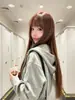 Sudadera gris corta con capucha y cremallera para mujer, nuevo estilo coreano otoño 2026, atuendo único, hermoso y extremadamente atractivo