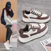Tenis Blancos de Piel para Mujer con Sensación de Caminar sobre las Nubes, Novedad Primavera 2026 Versátiles de Suela Gruesa Casuales Deportivos para Estudiantes H789