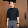 Camisa de Verano Nueva Estilo Chino Rayada 2026 Cuello Alto para Hombre, Manga Media, Manga Tres Cuartos, Corte Entallado, Blanca, Delgada, Camisa de Moda