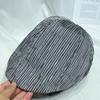 Gorra Japonesa Retro Británica Plisada Rayada de Visera Adelantada para Mujer Moda Primavera Verano Casual Boina de Pintor Gorra de Béisbol Trendy