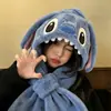 Gorro de invierno para mujer, cálido y acogedor, con diseño de Stitch, bufanda con capucha y calentador de cuello forrado de forro polar, adecuado para otoño e invierno, y diseñado para cabezas de mayor tamaño