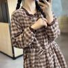 Vestido Midi de Algodão Retrô Artístico com Estampa Xadrez, Cordão na Cintura e Cadarço Feminino Nova Coleção Primavera Solto Emagrecedor