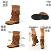 Fornecimento direto da fábrica de botas femininas confortáveis estilo western com bico redondo, salto quadrado, franja dupla e comprimento até o meio da panturrilha, adequadas para exportação