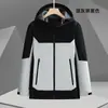 Traje de Asalto a Prueba de Tres Elementos Ropa de Trabajo Hombres y Mujeres Ropa para Montañismo al Aire Libre Chaqueta de Invierno Cálida Cortavientos Impermeable con Terciopelo Adicional Logo Personalizado