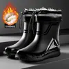 Botas de chuva masculinas de cano médio, sapatos aquáticos estilosos de corte baixo, antiderrapantes, impermeáveis, de cano curto, leves, borracha espessa, resistentes ao desgaste