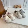 Zapatos para niños pequeños, medianos y mayores, nuevo estilo otoño 2026 con borde de encaje y lazo, zapatos casuales para niñas, tenis a cuadros