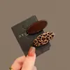 Presilha Lateral Estampa de Leopardo Cor Café Franja Acessório de Cabelo Elegante Estilo Coreano Grampo de Cabelo Presilha Jacaré Arrumação de Cabelo Feminina Presilha de Cabelo