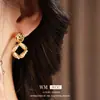 Pendientes Cuadrados de Perla con Aguja de Plata Chapada en Oro Real, Estilo Retro Francés, Pendientes Versátiles, Pendientes de Nicho de Gama Alta para Mujer