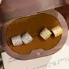 Pendientes de Botón Curvos de Circonita de Moda Más Vendidos Transfronterizos de Amazon para Mujer, Exquisitos y Elegantes, Pendientes de Gama Alta en Estilo Socialité