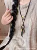 Collar de Pluma de Bronce para Mujer, Estilo Étnico Bohemio, Diseño Largo de Doble Capa, Accesorio de Alta Gama con un Toque de Nicho y Sofisticado