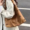 Bolsa Tote Retrô Vazada Esculpida Transfronteiriça Feminina Estilo Novo Moda Casual para o Dia a Dia Bolsa de Ombro Grande Capacidade