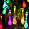 Luzes de LED solares para decoração de jardim, criando uma atmosfera natalina e festiva. Inclui luzes em forma de estrela, luzes de bolha e luzes de floco de neve