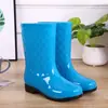 Novas Galochas de Chuva Fashion Erxiang de Xangai para Mulheres, Cano Médio e Baixo, Cor Caqui, PVC, Resistentes a Ácidos e Alcalis, Sapatos d'Água Rombos 839