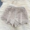 Traje Estilo Resort de Playa, Top Halter Sexy sin Espalda, Pantalones Cortos de Ganchillo Huecos de Pierna Ancha Retro, Conjunto de Dos Piezas a la Moda
