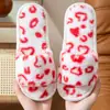 Nuevas pantuflas de algodón pequeñas y abiertas para parejas, de otoño e invierno, con diseño de amor, para el hogar, con lindas zapatillas de algodón antideslizantes con dibujos animados.