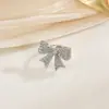 Ear Cuff de Aro Completo con Forma de Lazo Micro-Pavimentado con Circonitas, Pendientes de Clip Dulces de Lujo Ligero de Nicho de Gama Alta sin Perforación