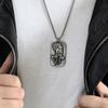 Colgante punk de acero inoxidable de calavera abrazada para hombre, estilo retro transfronterizo, personalidad, moda, collar de moda al por mayor