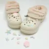 Sapatos de veludo cotelê com palmilhas acolchoadas, acessórios de corrente de contas com pena azul e borboleta, embelezamentos DIY de alta qualidade, leves e luxuosos, perfeitos para adicionar um toque de charme feminino aos seus sapatos