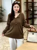 Blusa feminina de gola semiaberta plus size, segunda pele feminina, coleção outono 2026, suéter de tricô básico para mulheres curvilíneas