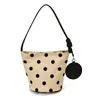 Bolso de hombro para mujer con un estilo delicado, bolso de mano de lunares, bolso de axila minimalista de nicho, bolso tote de hombro casual para estudiante y viajero