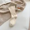 Calcetines para Mujer de Invierno Engrosados de Caña Media Beige Calcetines Apilados Cálidos Resistentes al Frío Boca Ancha Calcetines de Luna Estilo Japonés Medias Simples de Invierno