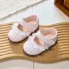 Sapatos pequenos de couro para bebê menina, renda xadrez, doces e fofos, estilo princesa, sapatos de bico quadrado, sapatos de sola macia, sapatos de boneca, sapatos para os primeiros passos