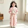 Conjunto de sudadera y pantalones versátil y elegante con estampado de dibujos animados para niñas, de comercio exterior, para primavera y otoño, nuevo conjunto de dos piezas estilo coreano para niños pequeños
