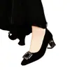 Zapatos de mujer de tacón grueso con punta estilo francés, nueva colección otoño 2026, zapatos bajos de noche, gamuza con pedrería, zapatos para ir al trabajo