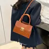 Bolsa de Ombro Cruzada Elegante Casual Feminina 2024 Outono Novo Estilo Padrão Jacaré Atmosférico Cor Sólida Emendada Padrão Manual