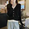 Entrega en una sola pieza Cárdigan de punto de cuello en V de dos piezas falsas de color contrastante Suéter para mujer Primavera, Otoño e Invierno Estilo perezoso de Corea del Sur Top básico