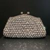 Bolsa de mão para jantar de metal oco com diamantes incrustados à mão transfronteiriça Nova bolsa de mão com diamantes completos estilo europeu e americano Nova bolsa de mão