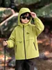 2185 Jaqueta com Capuz para Meninos Primavera e Outono 2026 Nova Moda Jaqueta de Outono para Bebê Casaco de Outono Infantil