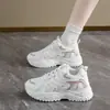 Tênis Dad Shoes para Mulheres 2026 Primavera e Outono Novos Leves de Solado Macio Respiráveis de Malha Tênis de Corrida para Estudantes Femininas Tênis Esportivos de Malha