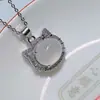 Collar de Calcedonia de Hielo al por Mayor con Colgante de Gato Versátil Collar de Lujo Ligero para Mujeres Gato de la Suerte Versátil de Alta Gama