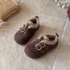Sapatos Infantis Birkenstock 2026 Outono/Inverno Novo Estilo Sapatos Pequenos de Couro para Meninas Design Retrô Sensação de Mocassins Solado Macio Calçados para Bebês