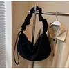 Bolso bandolera para mujer, otoño 2024, nuevo, de gran capacidad, con pliegues, estilo dumplings, sencillo, con textura esmerilada, bolso de hombro combinable.