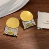 Pendientes de perla y diamante cuadrado de circón de lujo para mujer, únicos y deslumbrantes, con un toque de alta gama, compactos, elegantes, versátiles y simples.