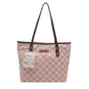 Bolsa Tote de Grande Capacidade para Mulheres no Trajeto para o Trabalho Verão 2025 Nova Moda Retrô Bolsa de Ombro para Sogra Bolsa Xadrez
