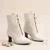 Botas de moda versáteis de salto alto para mulheres, outono e inverno, tamanho grande, botas de cano baixo, cor sólida, bico fino, sola de borracha, botas de couro femininas com cadarço