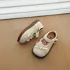 Zapatos de paseo para niña con lazo, edades 1-3, nuevos estilos otoño/invierno, zapatos de cuero de suela blanda para niñas pequeñas, zapatos sencillos estilo coreano para niños