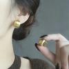 Pendientes de aguja de plata S925 con hebilla de oreja de guisante cepillado dorado, ligeros, de lujo, de alta calidad, que combinan con todo, de metal esmerilado.