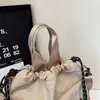Bolso bandolera nuevo, bolso de mano con un toque de alta gama, bolso de hombro de nicho para estudiantes universitarios, adecuado para ir al trabajo y uso casual, bolso mensajero para mujer