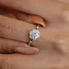 Anillo de Plata de Ley S925 con Moissanita de 1 Quilate Anillo Clásico de Seis Garras Flor Completo con Banda de Diamantes Lujo Ligero Versátil Regalo
