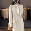 Vestido Suéter para Mulheres 2026 Outono e Inverno de Comprimento Médio Elegante e Moderno Vestido de Malha de Cor Sólida Acima do Joelho Estilo Francês Vestido Base para Mulheres